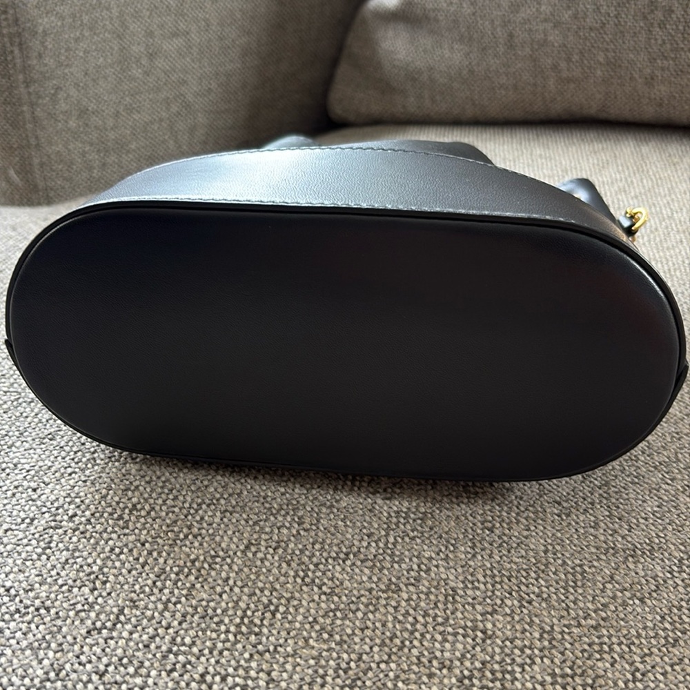 *SALE* Valentino AUTH MINI BUCKET BAG IN NAPPA WITH VLOGO SIGNATURE CHAIN EUC - Picture 10 of 16